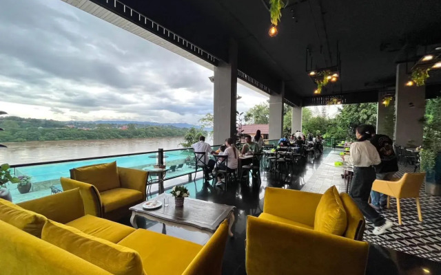 Chiangkhong Teak Garden Riverfront Onsen Hotel
