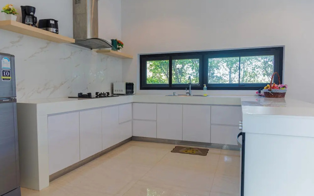Alhambra Pool Villas & Pool Access Rooms