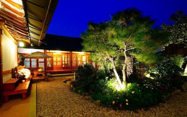 Jeonju Beautiful Garden Hanok Guesthouse