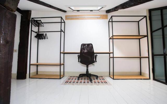 2BR Mezzanine style apartment w Patio