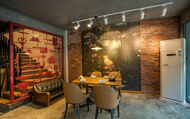 Wuyishan Old Street Hill Lodge