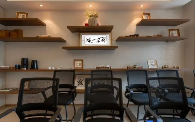 EzzI Hotel
