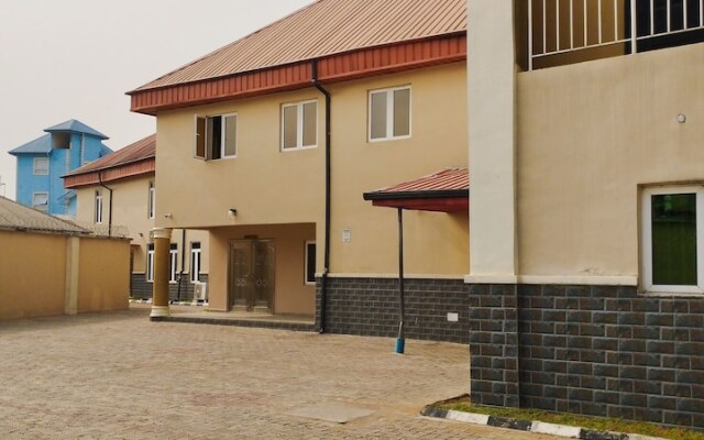 Breakfort Hotel and Suites