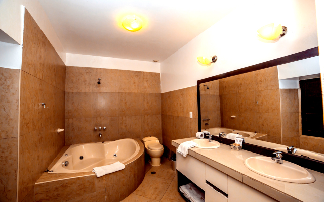 Yabar Hotel Plaza