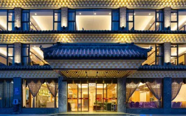 Night Pillow Green Mountain Cliff Mountain Resort Hotel (Siguniangshan Scenic Area Branch)