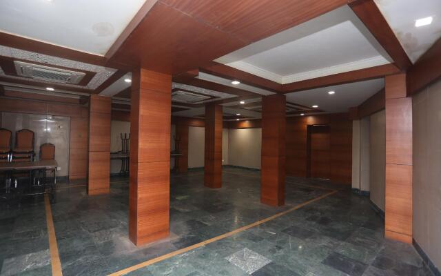 OYO 9182 Kings Crown Hotel