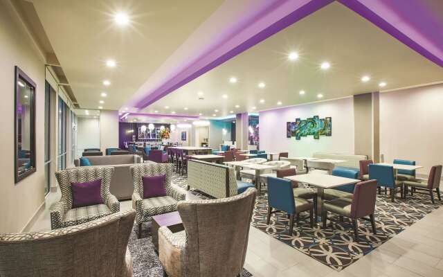 La Quinta Inn & Suites by Wyndham McAllen La Plaza Mall