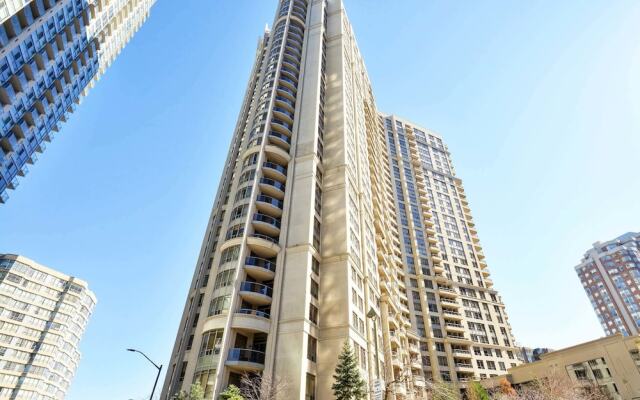 Sarkar Suites - 3888 Duke of York Blvd