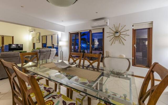 Villa Salina - 5BR w Pool Jacuzzi Sauna