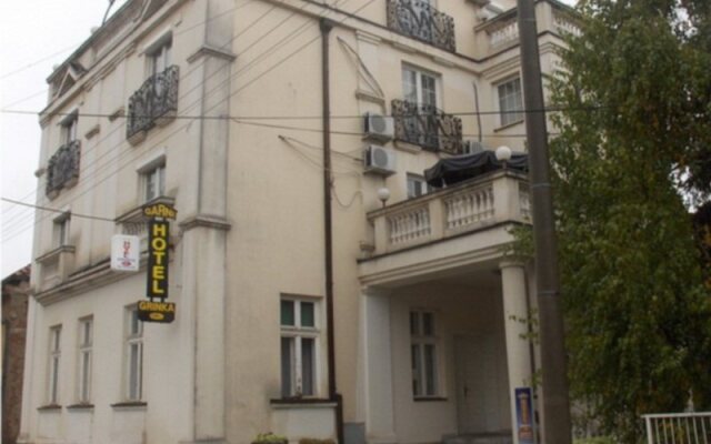 Grinka M Hotel