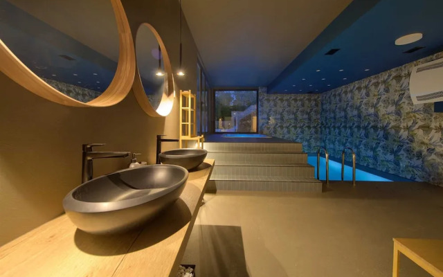 Villa Astrum With Heated Pool Jacuzzi and Sauna