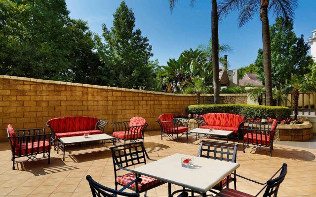 Отель NH Johannesburg Sandton