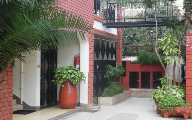 Samra Court
