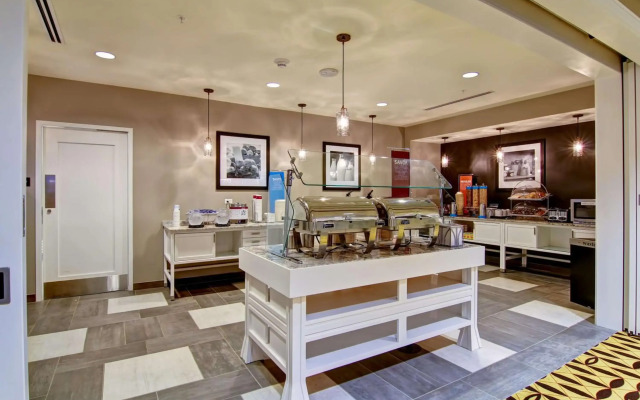 Hampton Inn & Suites Cincinnati-Downtown