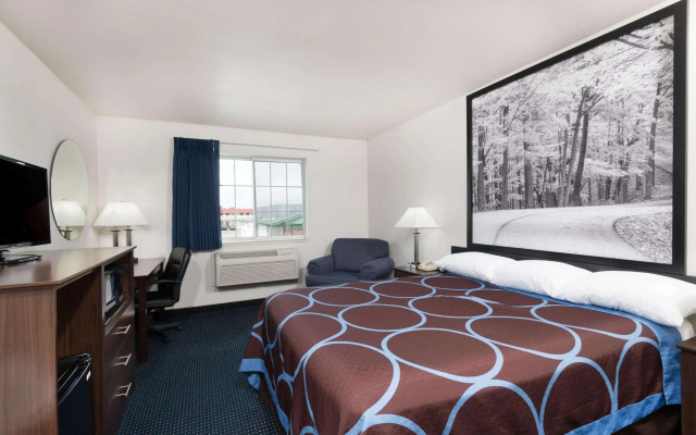 Super 8 by Wyndham Greenfield