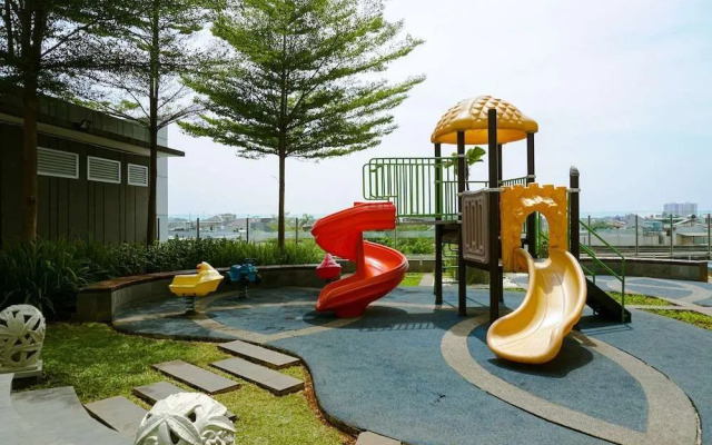 Comfortable 1BR @ Sky Terrace Apartment in Strategic Area