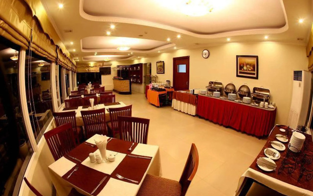 Sunny Hotel 2