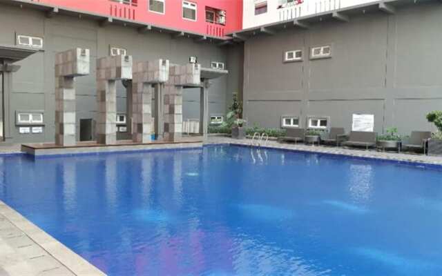 Modern and Comfy 2BR Green Pramuka Apartment