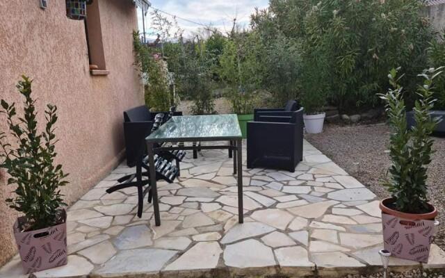 Studio dans villa calme à 15km de Cannes