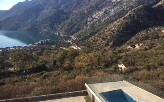 Peaceful flat with pool & great view in Risan! - View 9