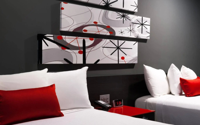 Astro Pasadena Hotel