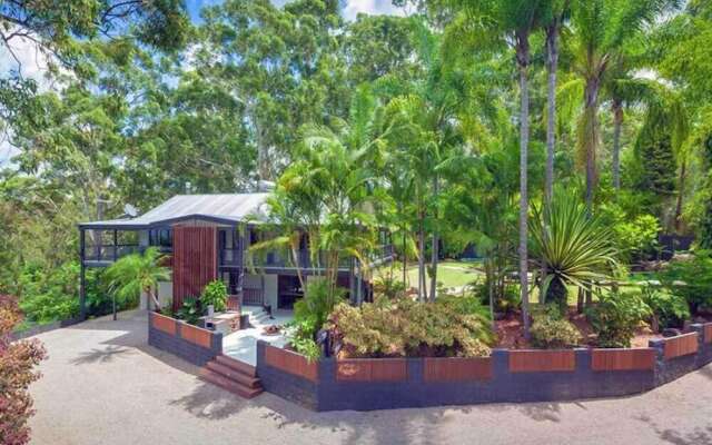 Noosa Hinterland Retreat For Total Isolation