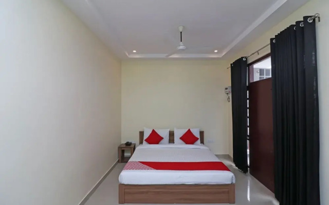 OYO Flagship 27925 Kotra House Gomtinagar