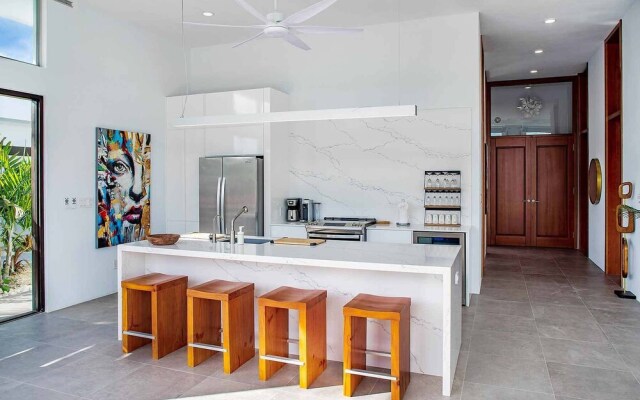 Oceanside Vacation Villa with Private Pool and Resort Amenities v10