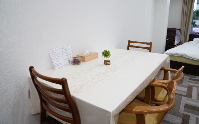 Metro Hanazonocho Apartment 1