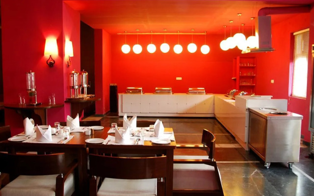 Hotel Luxe Opera NH8 – 7km from IGI Airport Delhi