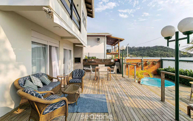 Bela casa frente mar em Santo Antônio CDA1647