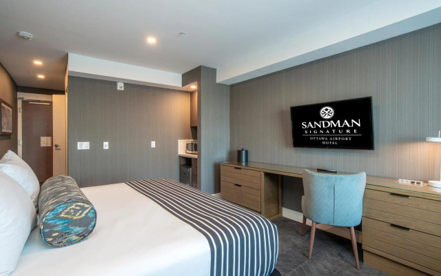 Sandman Signature Ottawa Airport Hotel