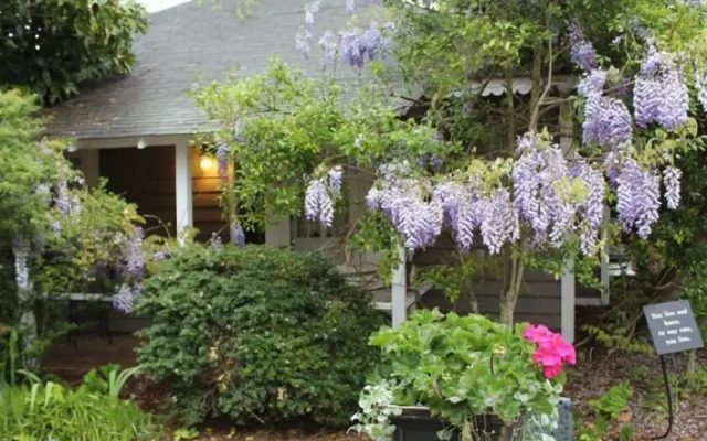 Hope and Glory Inn and Vineyard