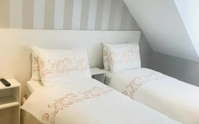 The Waterfront Hotel & Bistro