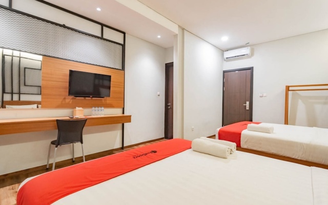 RedDoorz Plus @ Doorman Guest House – Guest Rooms – Bandung