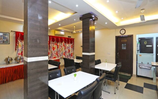 OYO 988 Hotel Metropolis Inn