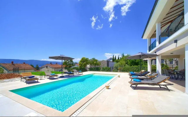 Villa Magnifica in Pinezici