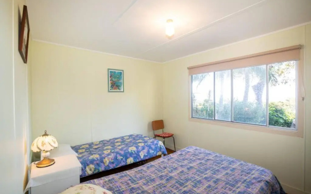 ARCADIA -Straddie original 3 bedroom house with ocean views – Guest Rooms – Point Lookout