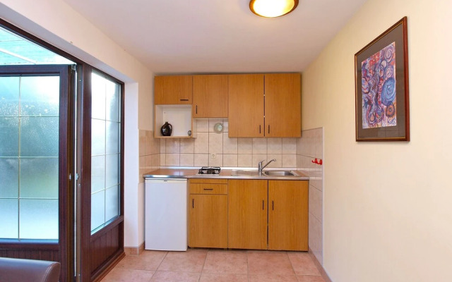 Apartment 845