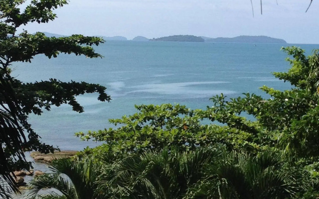 Laluna Bungalows & Restaurant
