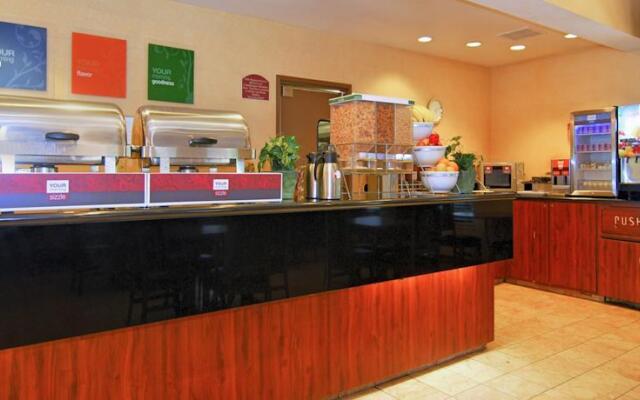 La Quinta Inn & Suites By Wyndham Memphis I-240