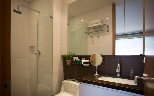 93 Luxury Suites & Residences