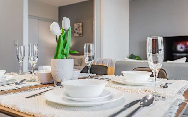 The Bay Suites MTCC CN TOWER