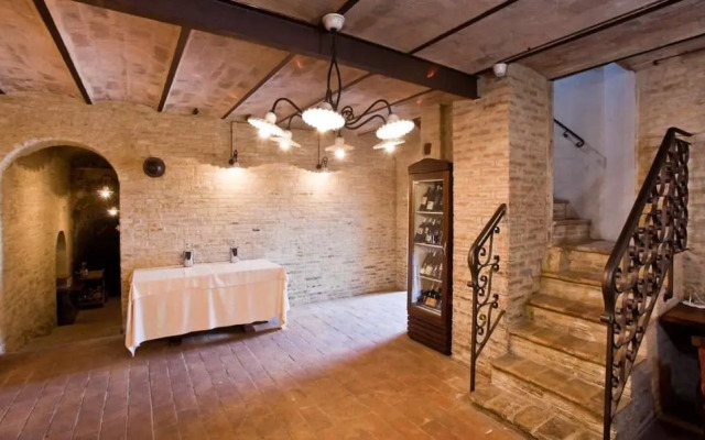 Castello Montegiove Country House