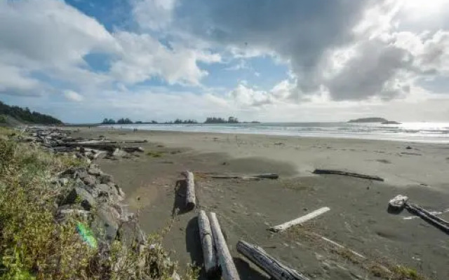 Luxury 2BR Oceanfront Condo by OnlyBC 201