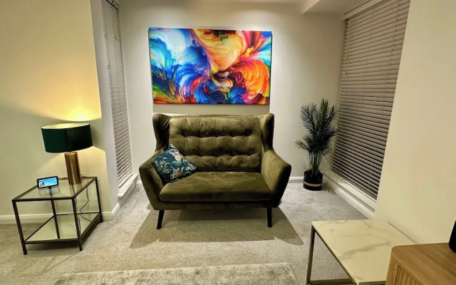 3 Bed-sleeps 6-garden-parking-pets