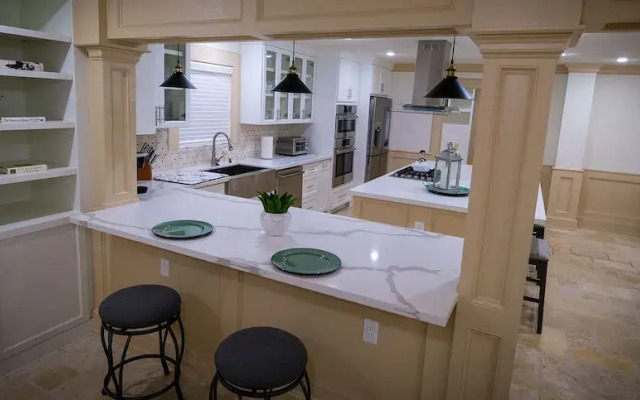 5Bdrm 3.5Bath 12Beds - HOME BIG AS TEXAS