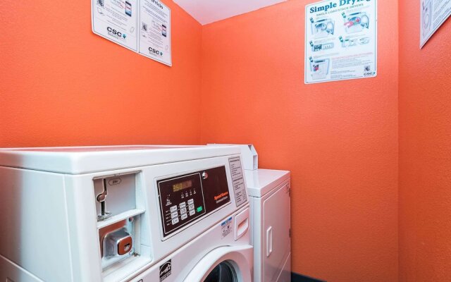 Days Inn Bridgeview