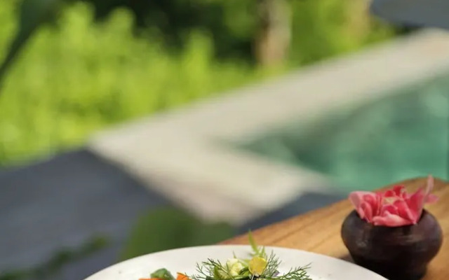 Devani Resort Sidemen