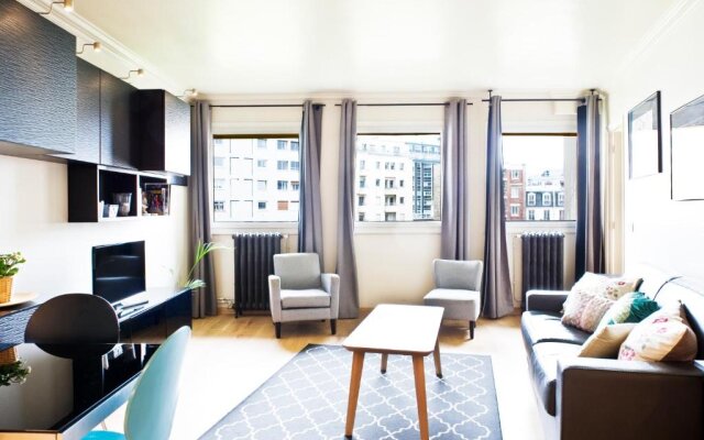 Pick a Flat's Apartment in Eiffel Tower - rue Boulevard de Grenelle